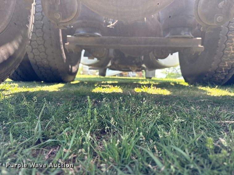 image for item ES8919 1996 Peterbilt 379 semi truck