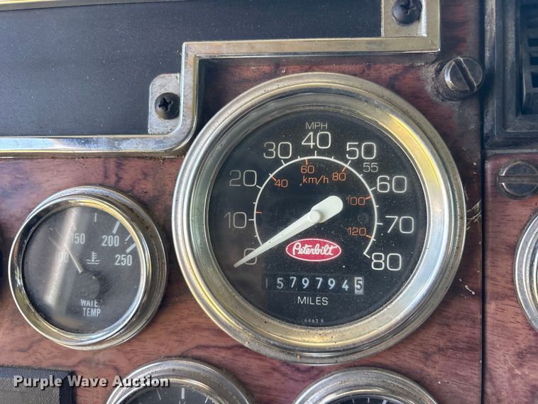 image for item ES8919 1996 Peterbilt 379 semi truck