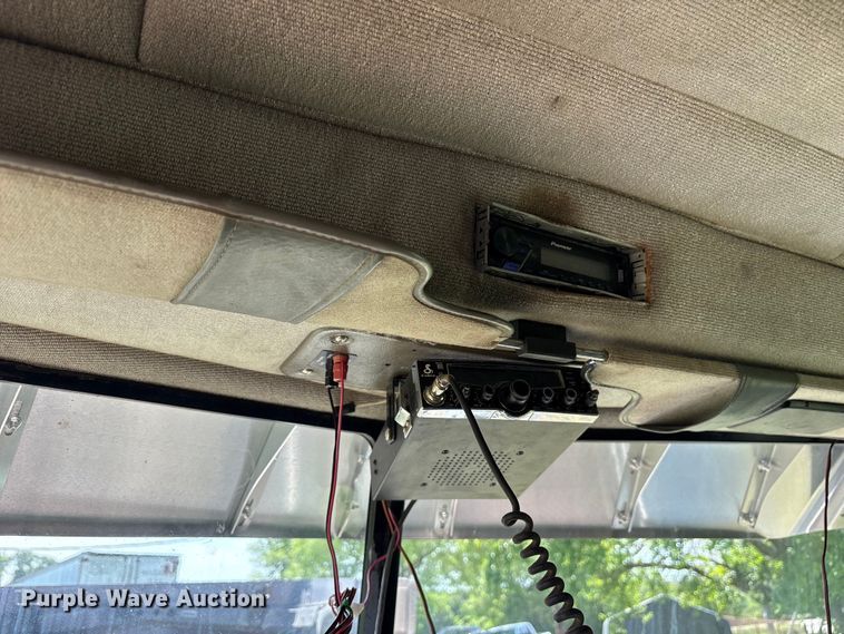 image for item ES8919 1996 Peterbilt 379 semi truck