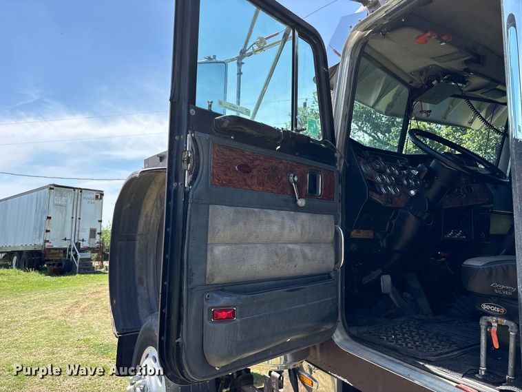 image for item ES8919 1996 Peterbilt 379 semi truck