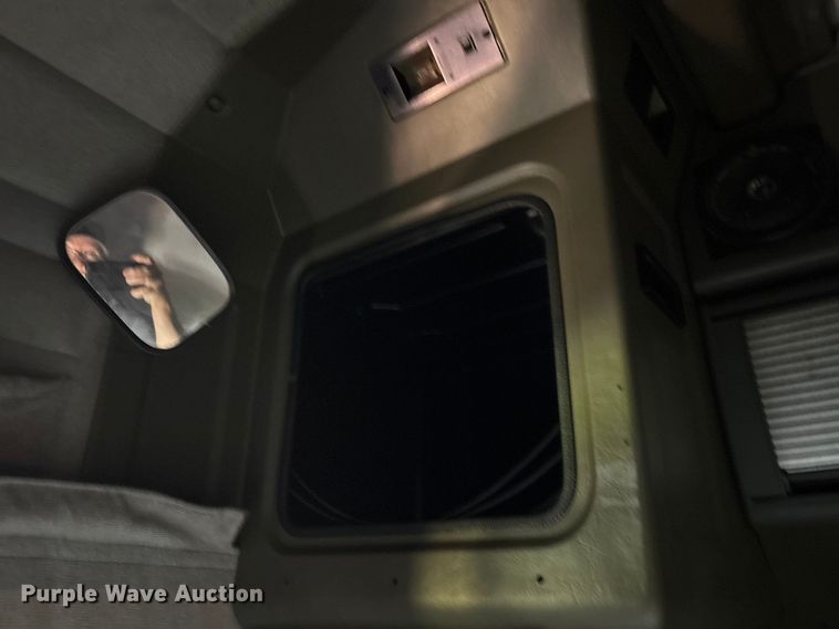 image for item ES8919 1996 Peterbilt 379 semi truck