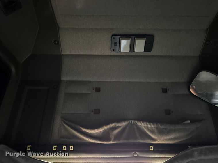 image for item ES8919 1996 Peterbilt 379 semi truck