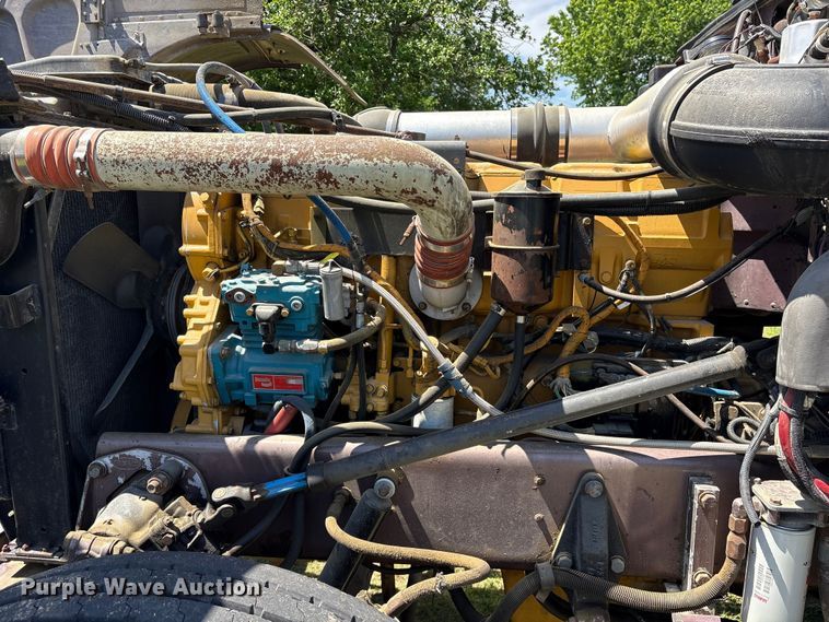 image for item ES8919 1996 Peterbilt 379 semi truck