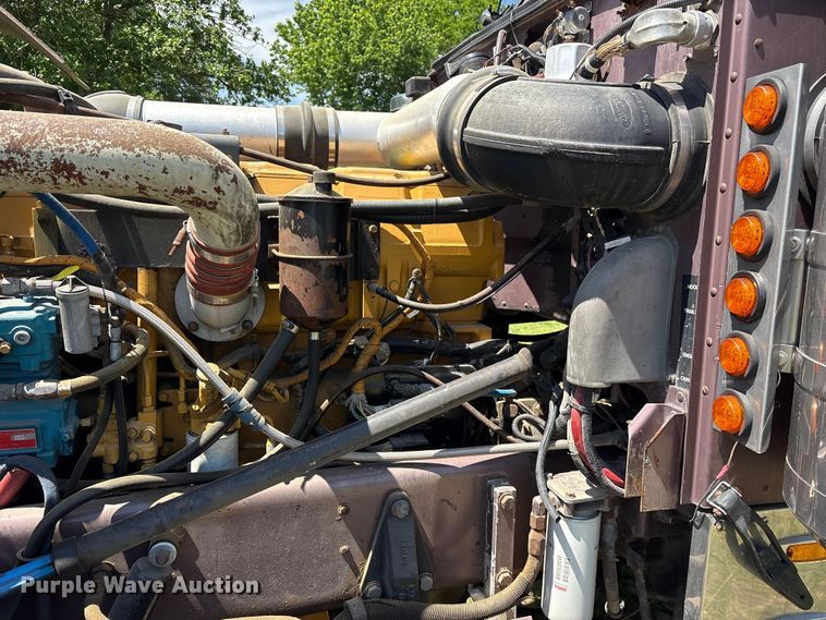 image for item ES8919 1996 Peterbilt 379 semi truck