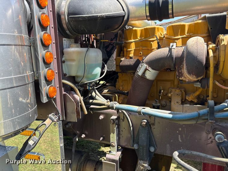 image for item ES8919 1996 Peterbilt 379 semi truck