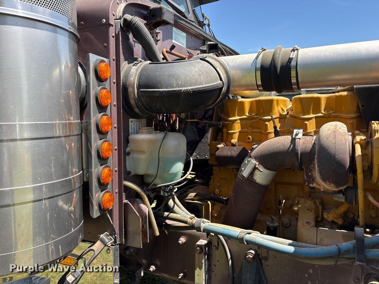 image for item ES8919 1996 Peterbilt 379 semi truck