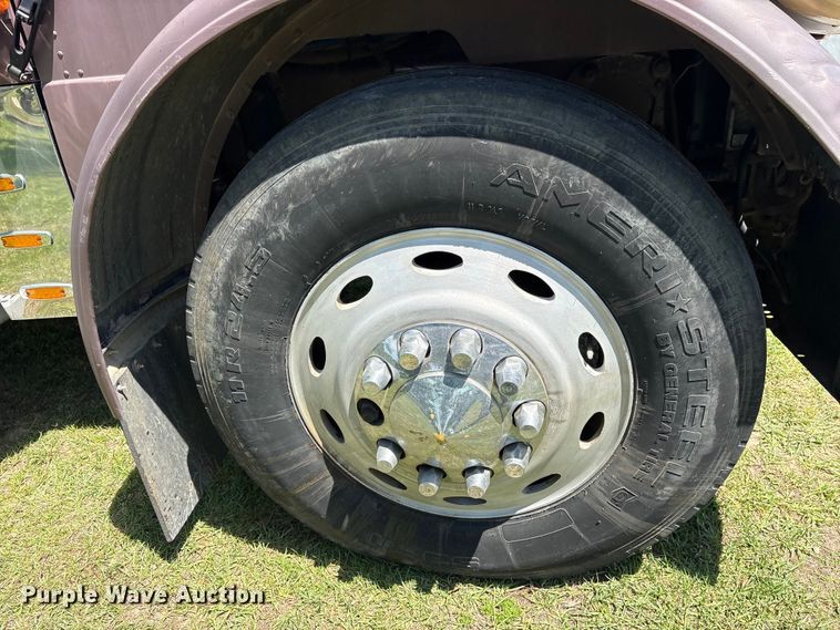 image for item ES8919 1996 Peterbilt 379 semi truck