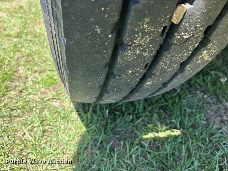 image for item ES8919 1996 Peterbilt 379 semi truck