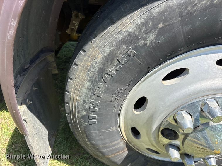 image for item ES8919 1996 Peterbilt 379 semi truck