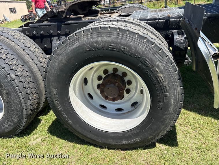 image for item ES8919 1996 Peterbilt 379 semi truck