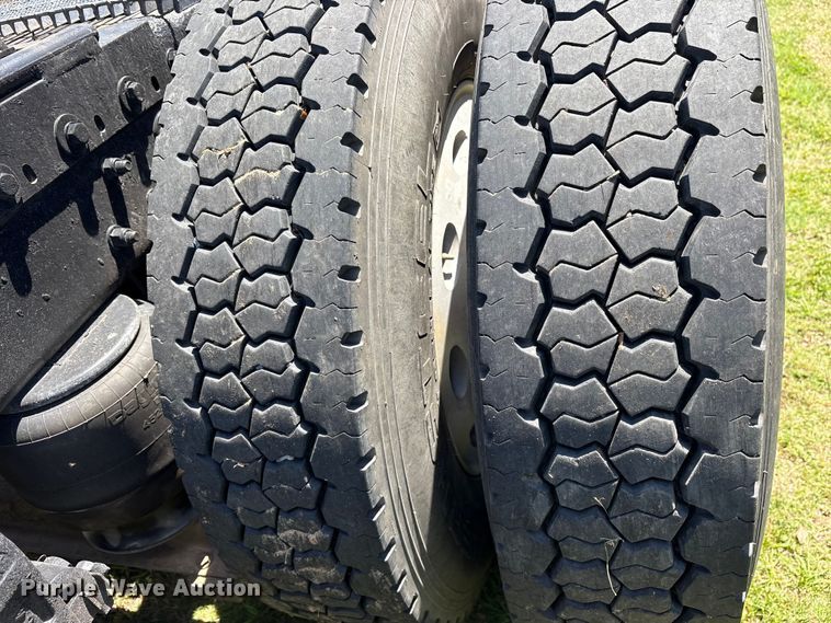 image for item ES8919 1996 Peterbilt 379 semi truck