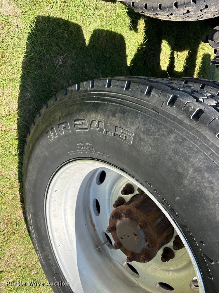 image for item ES8919 1996 Peterbilt 379 semi truck