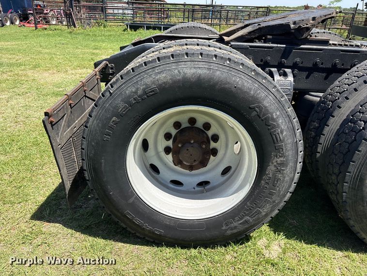 image for item ES8919 1996 Peterbilt 379 semi truck