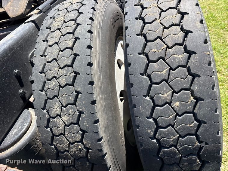 image for item ES8919 1996 Peterbilt 379 semi truck