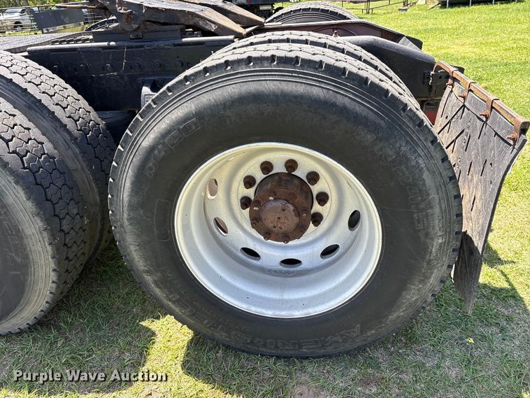 image for item ES8919 1996 Peterbilt 379 semi truck