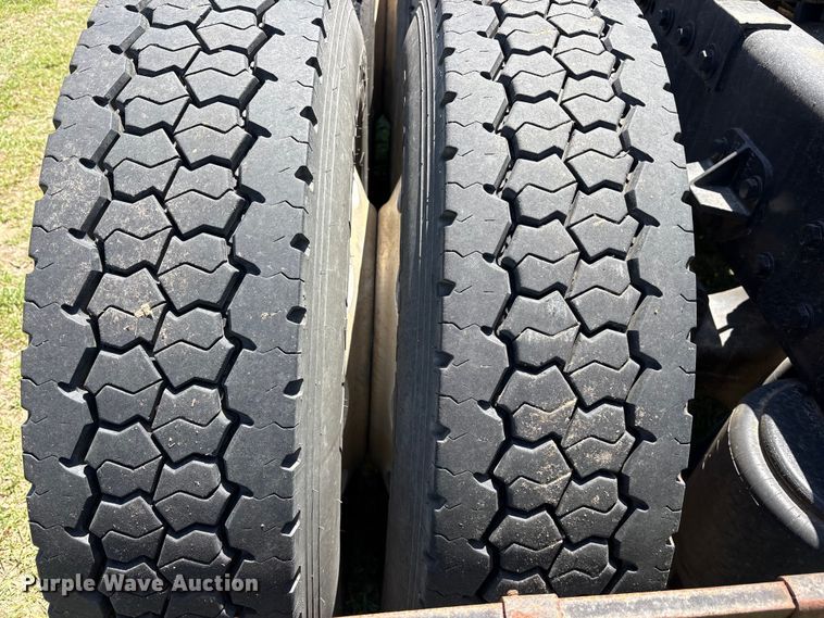 image for item ES8919 1996 Peterbilt 379 semi truck