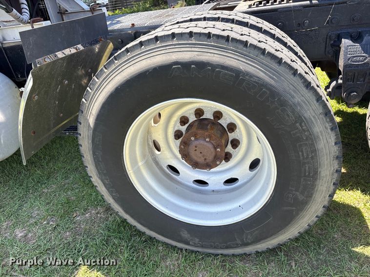 image for item ES8919 1996 Peterbilt 379 semi truck