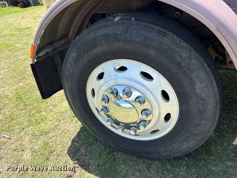 image for item ES8919 1996 Peterbilt 379 semi truck