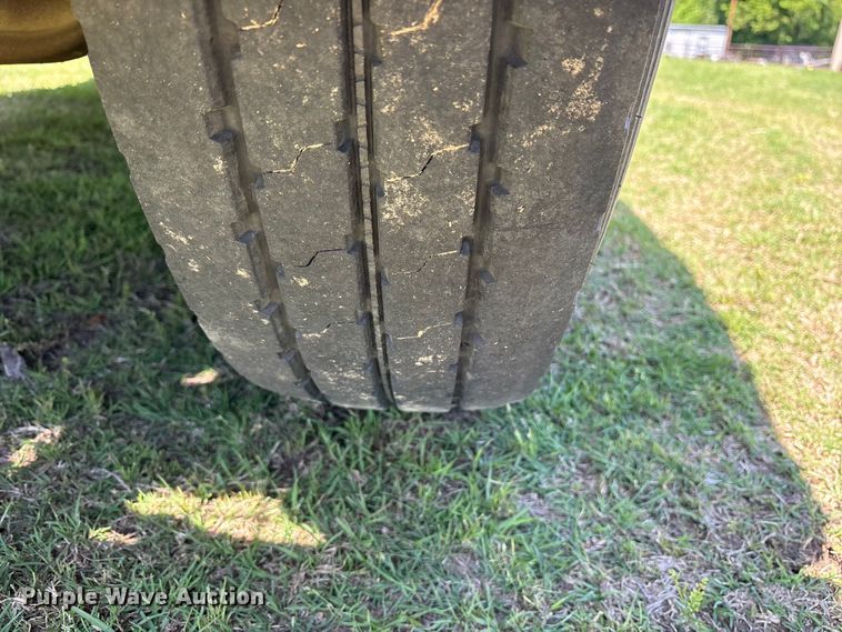 image for item ES8919 1996 Peterbilt 379 semi truck