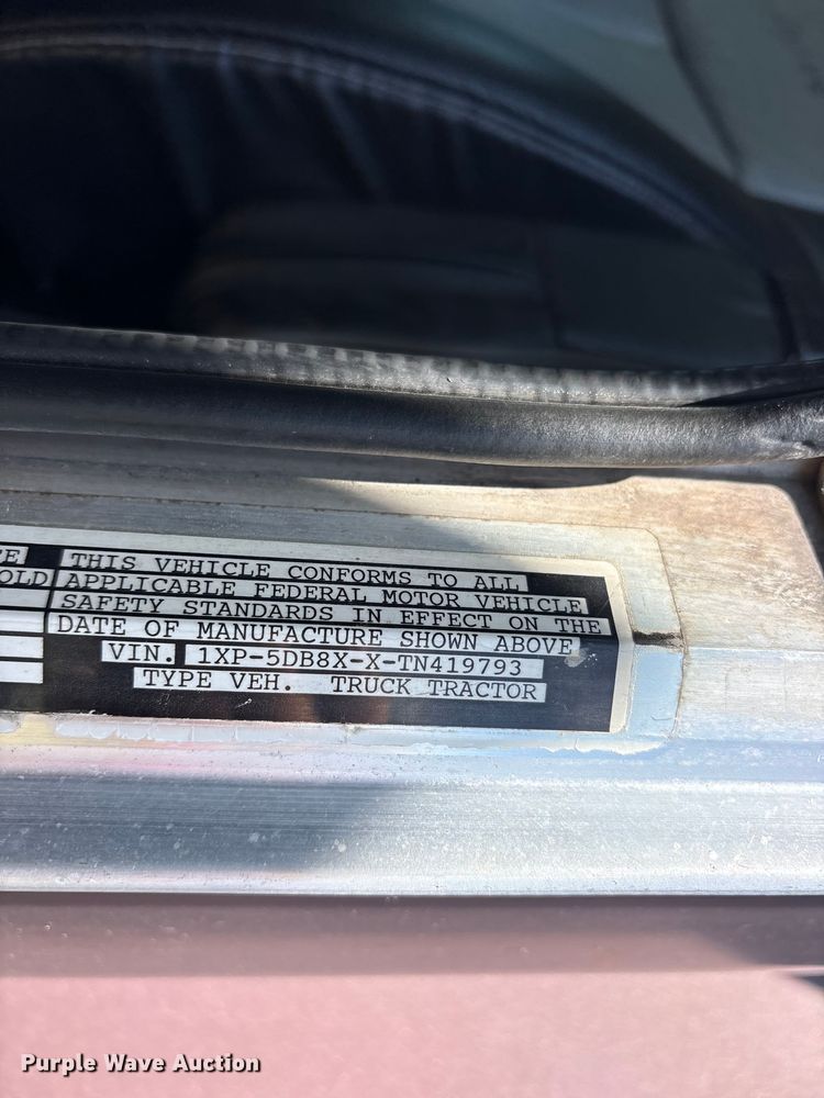 image for item ES8919 1996 Peterbilt 379 semi truck