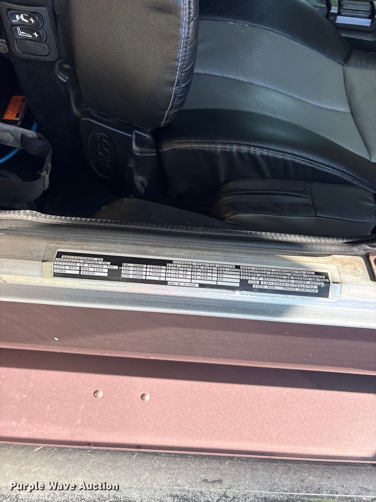 image for item ES8919 1996 Peterbilt 379 semi truck