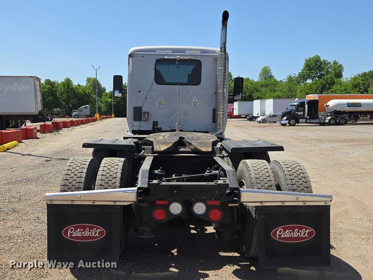 image for item ET5042 2016 Kenworth T680 semi truck