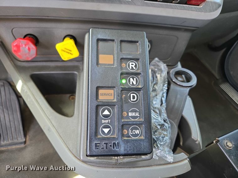image for item ET5042 2016 Kenworth T680 semi truck