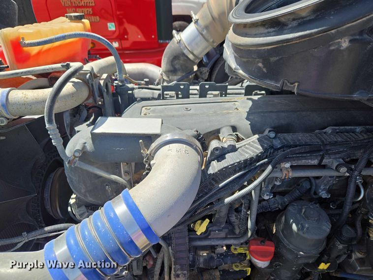 image for item ET5042 2016 Kenworth T680 semi truck