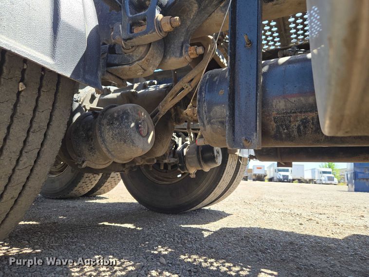 image for item ET5042 2016 Kenworth T680 semi truck