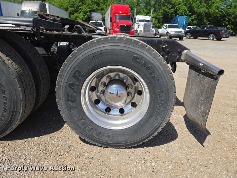 image for item ET5042 2016 Kenworth T680 semi truck