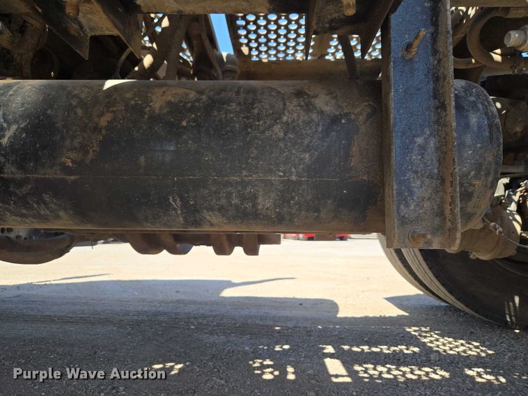 image for item ET5042 2016 Kenworth T680 semi truck