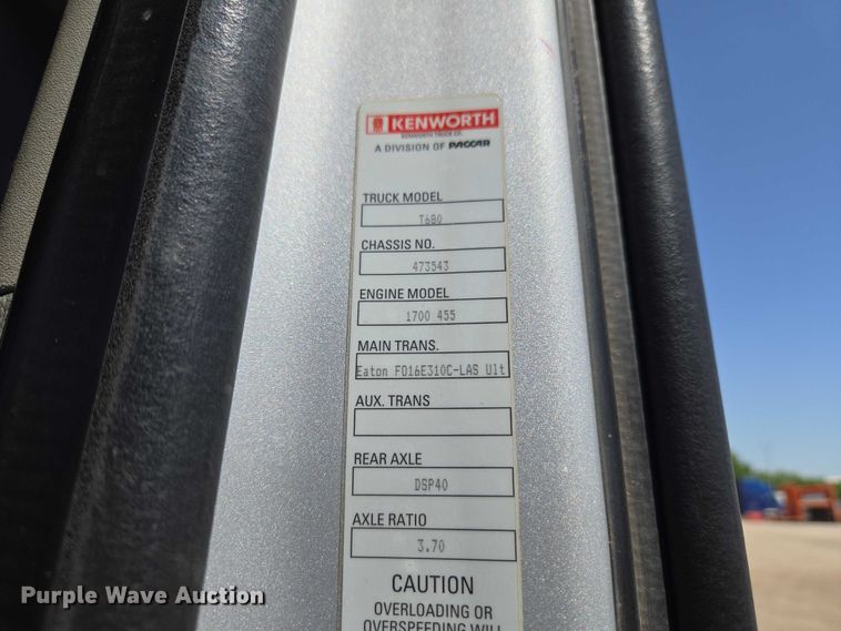 image for item ET5042 2016 Kenworth T680 semi truck