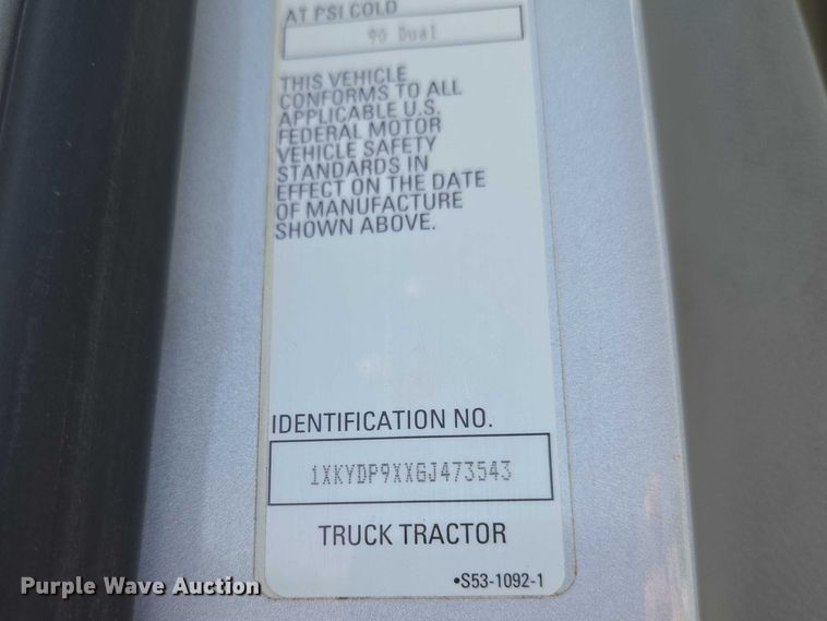image for item ET5042 2016 Kenworth T680 semi truck