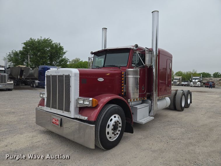 image for item ET5051 2000 Peterbilt 379 truck cab and chassis