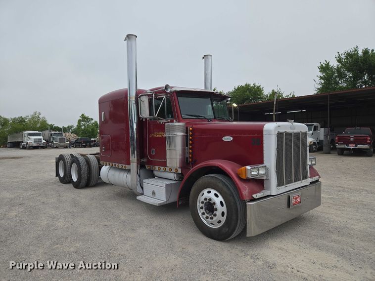 image for item ET5051 2000 Peterbilt 379 truck cab and chassis