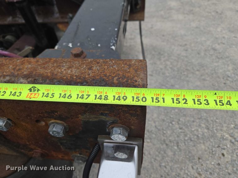 image for item ET5051 2000 Peterbilt 379 truck cab and chassis