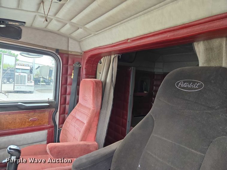 image for item ET5051 2000 Peterbilt 379 truck cab and chassis