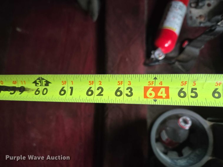 image for item ET5051 2000 Peterbilt 379 truck cab and chassis