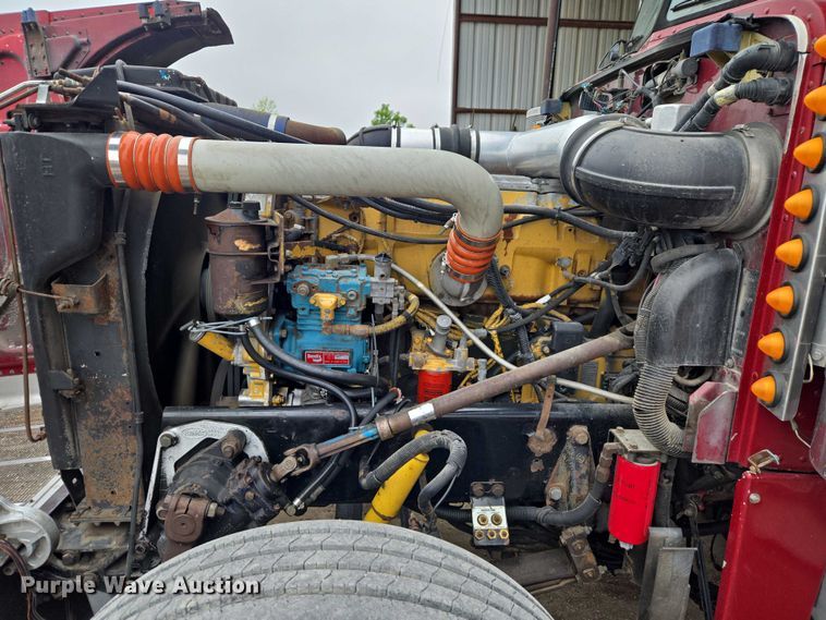 image for item ET5051 2000 Peterbilt 379 truck cab and chassis