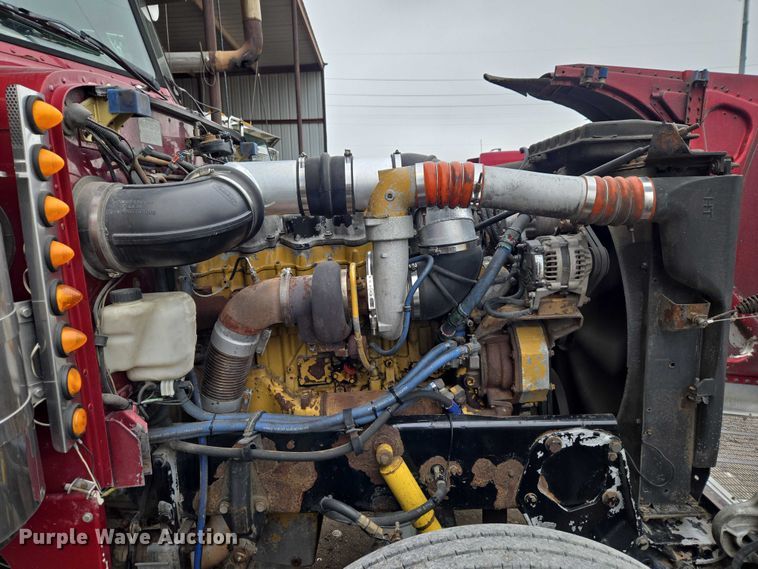 image for item ET5051 2000 Peterbilt 379 truck cab and chassis