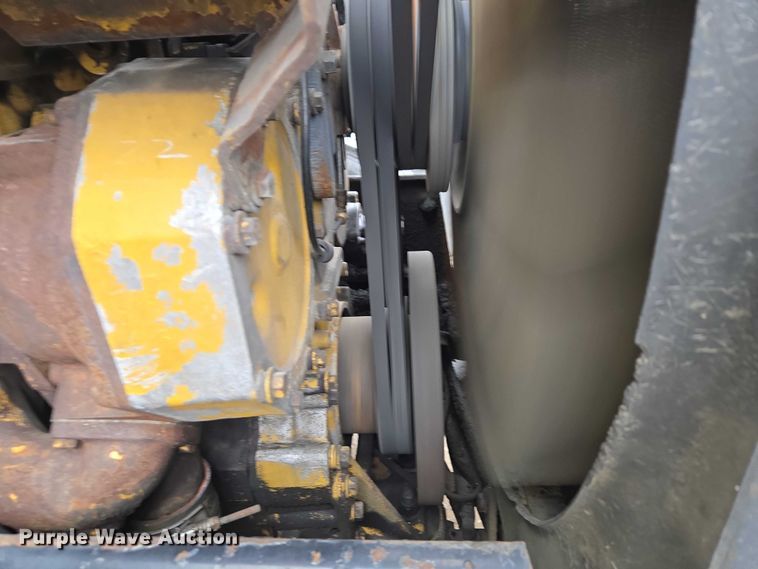 image for item ET5051 2000 Peterbilt 379 truck cab and chassis