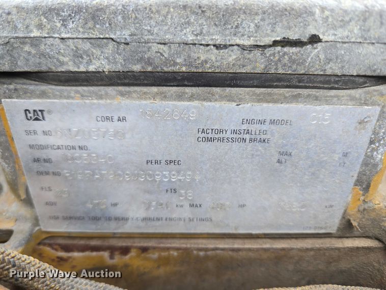 image for item ET5051 2000 Peterbilt 379 truck cab and chassis