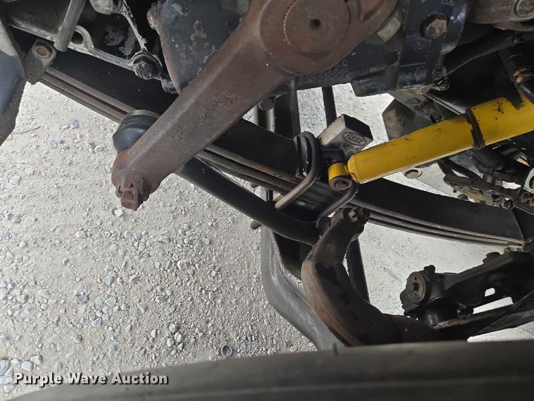 image for item ET5051 2000 Peterbilt 379 truck cab and chassis