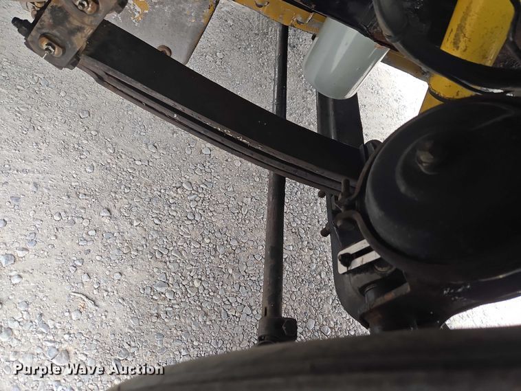 image for item ET5051 2000 Peterbilt 379 truck cab and chassis