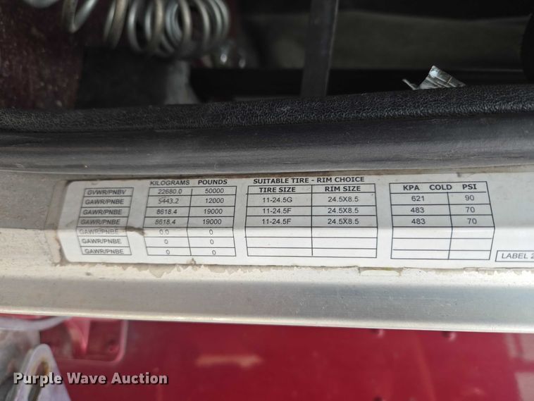 image for item ET5051 2000 Peterbilt 379 truck cab and chassis