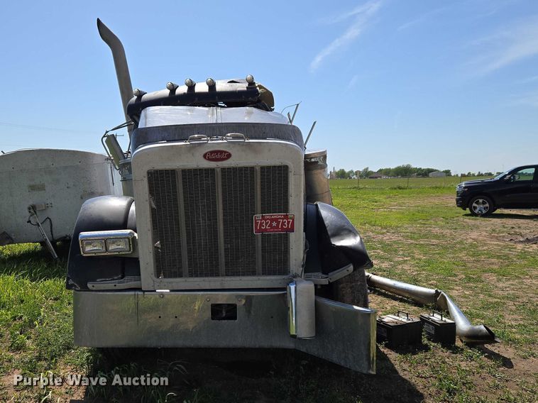 image for item ET5060 2003 Peterbilt 379 semi truck
