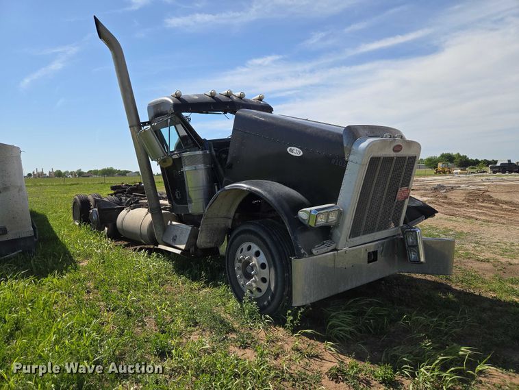 image for item ET5060 2003 Peterbilt 379 semi truck