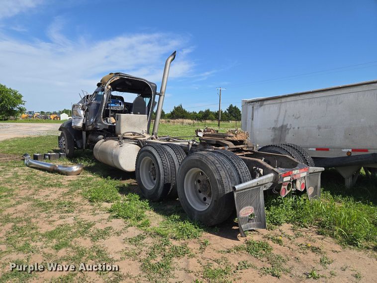 image for item ET5060 2003 Peterbilt 379 semi truck