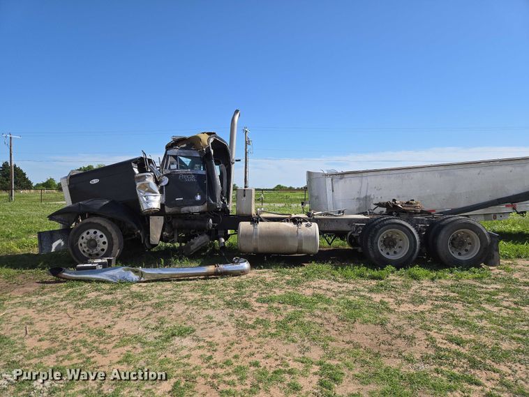 image for item ET5060 2003 Peterbilt 379 semi truck
