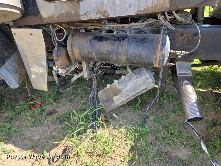 image for item ET5060 2003 Peterbilt 379 semi truck